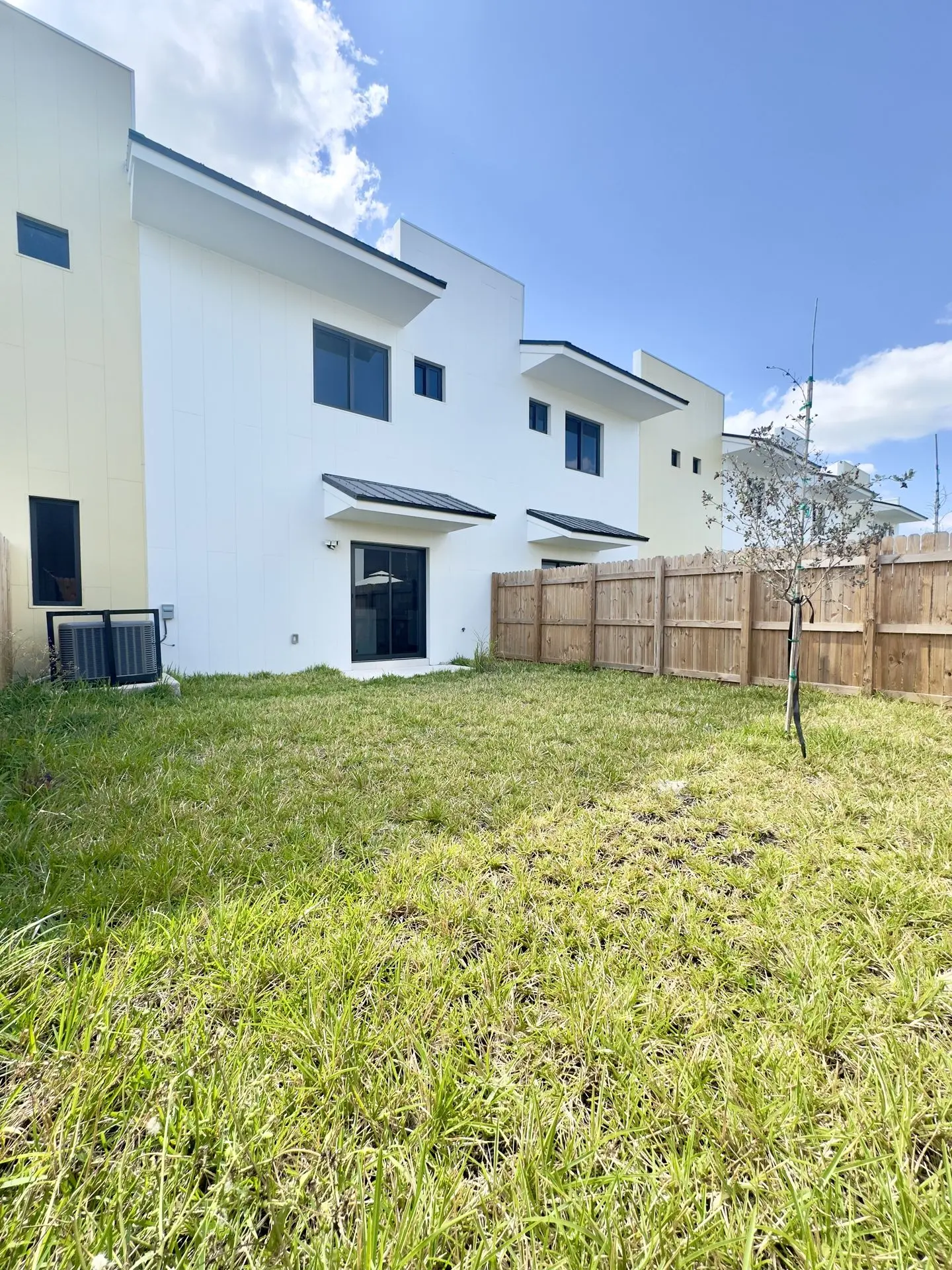 3-bedroom townhouse for rent in Florida City with private yard